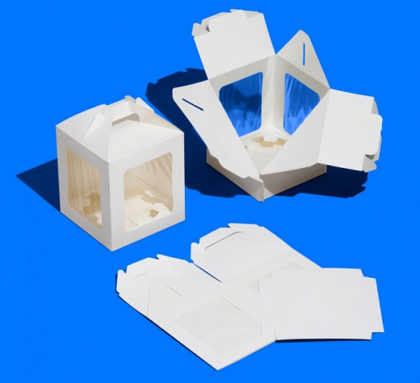 Коробка для торта и кулича Белая с 2 окнами 18х18х22 см