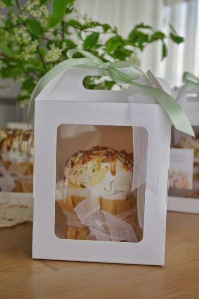 Коробка для кулича Белая с окном Гофрокартон 16х16х20 см