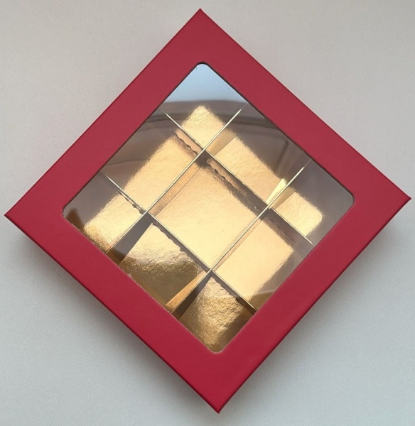 Упаковка для 9 конфет красная с большим окном ЛЮКС