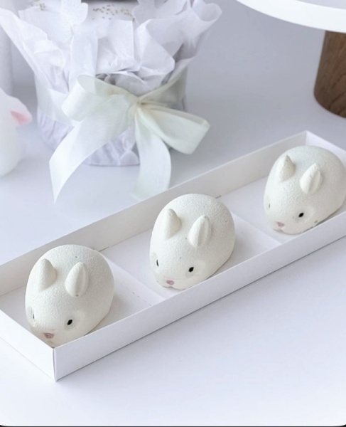 Коробка на 3 пирожных с пластиковой крышкой 29х9,5х8 см